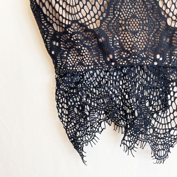 Black Lace Tonal Lined Scallop Trim Bralette - Picture 3 of 7